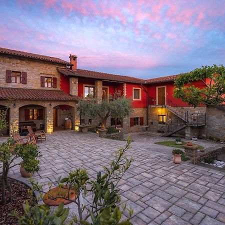 Touristfarm - Apartments "Red Fairytale" Marezige Buitenkant foto