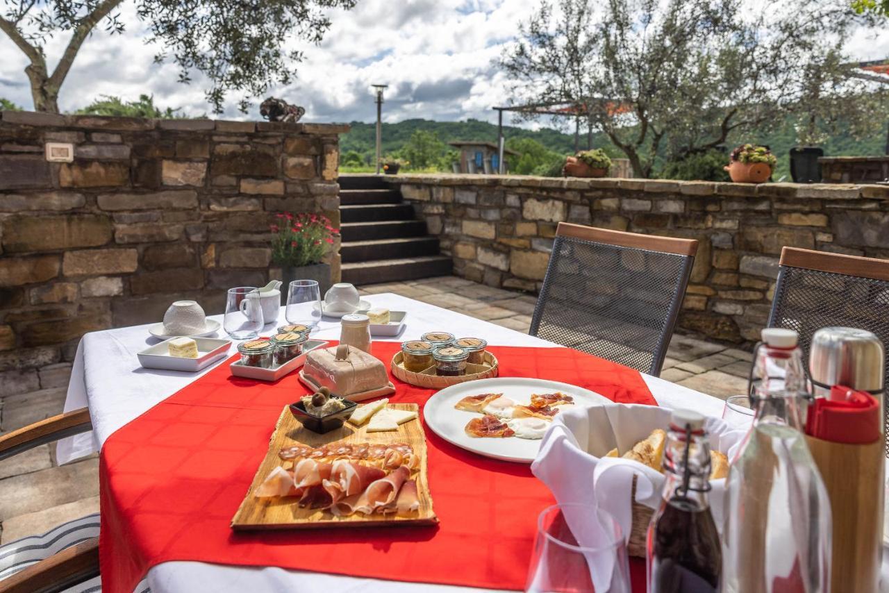 Touristfarm - Apartments "Red Fairytale" Marezige Buitenkant foto
