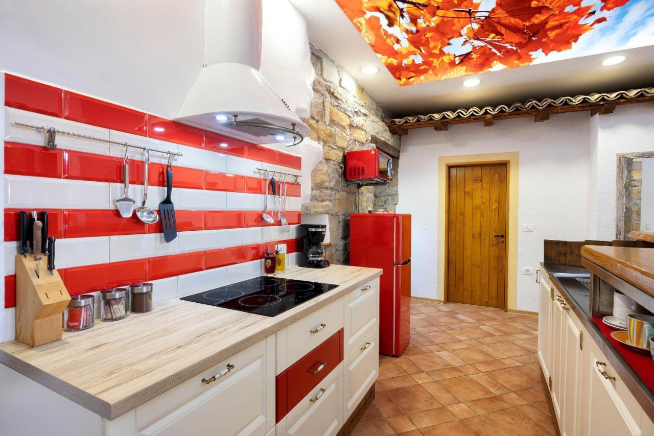 Touristfarm - Apartments "Red Fairytale" Marezige Buitenkant foto