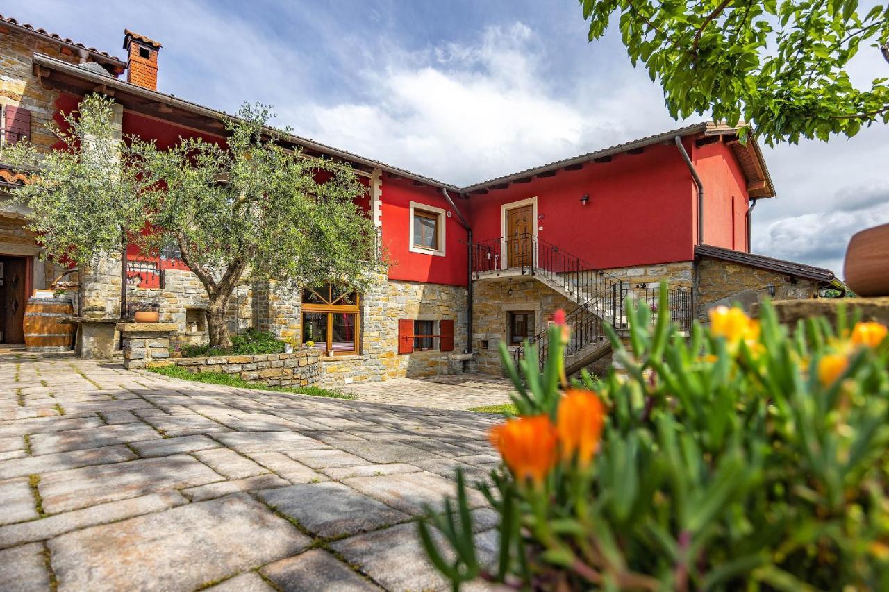 Touristfarm - Apartments "Red Fairytale" Marezige Buitenkant foto