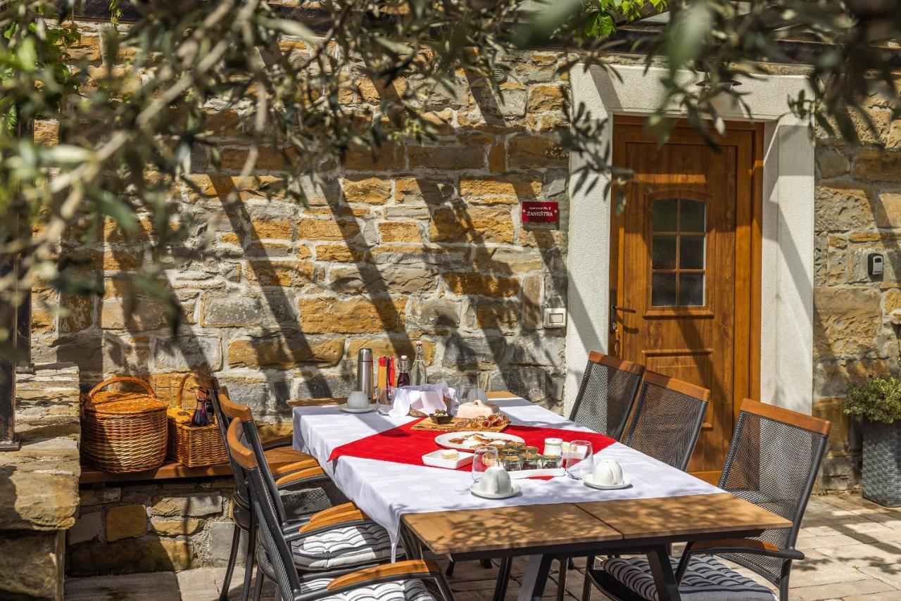 Touristfarm - Apartments "Red Fairytale" Marezige Buitenkant foto