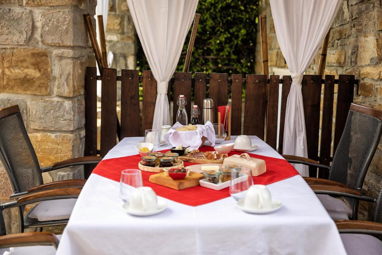 Touristfarm - Apartments "Red Fairytale" Marezige Buitenkant foto