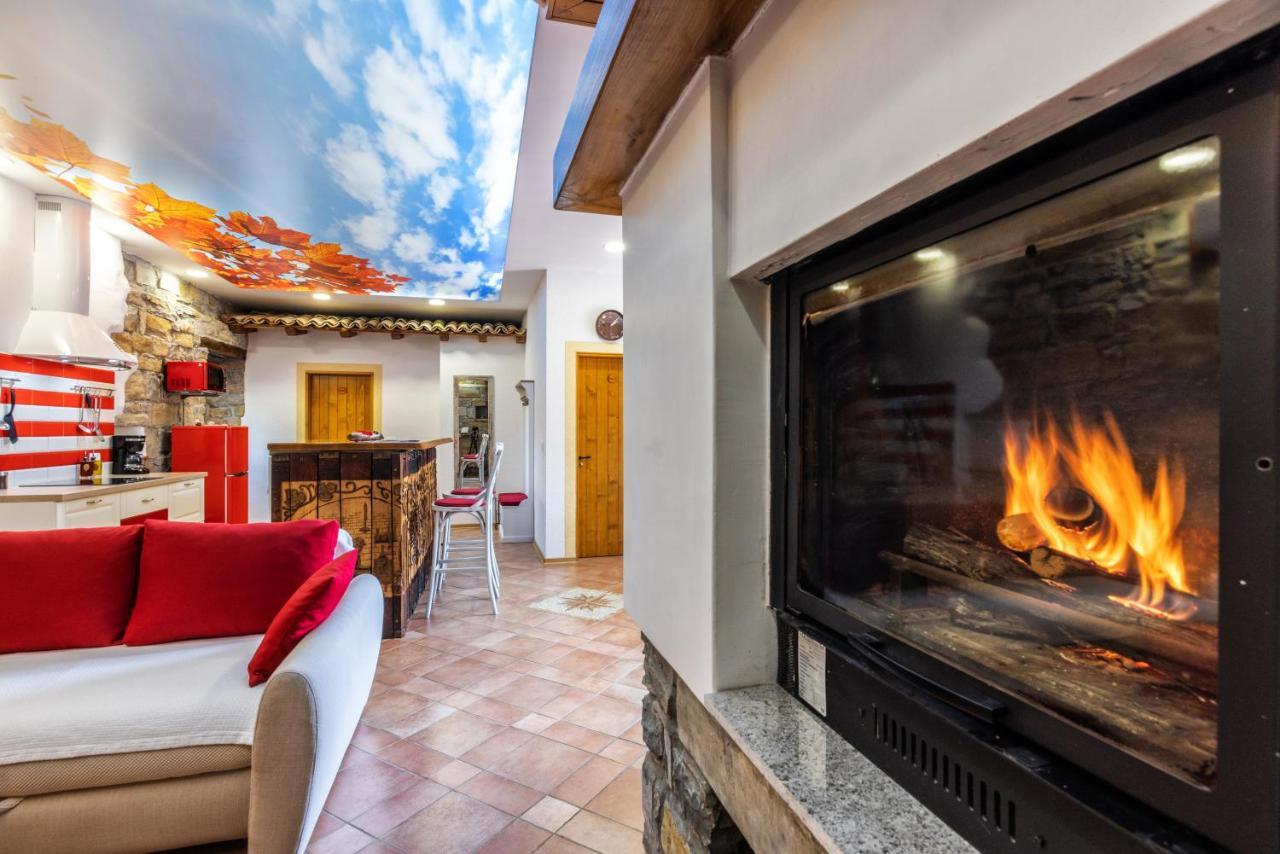 Touristfarm - Apartments "Red Fairytale" Marezige Buitenkant foto
