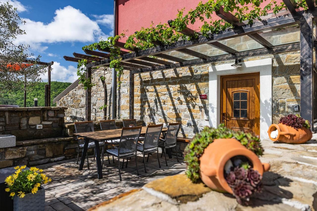 Touristfarm - Apartments "Red Fairytale" Marezige Buitenkant foto