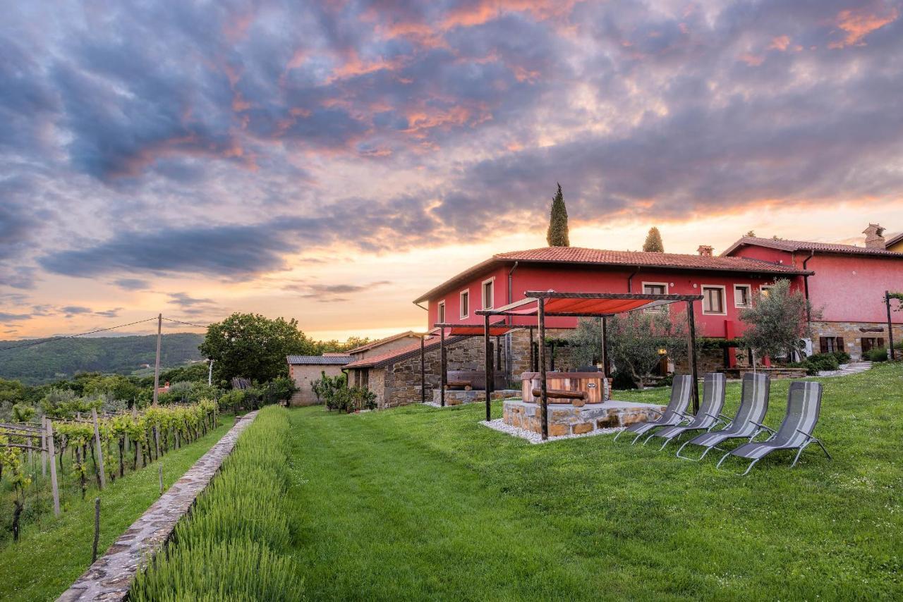 Touristfarm - Apartments "Red Fairytale" Marezige Buitenkant foto