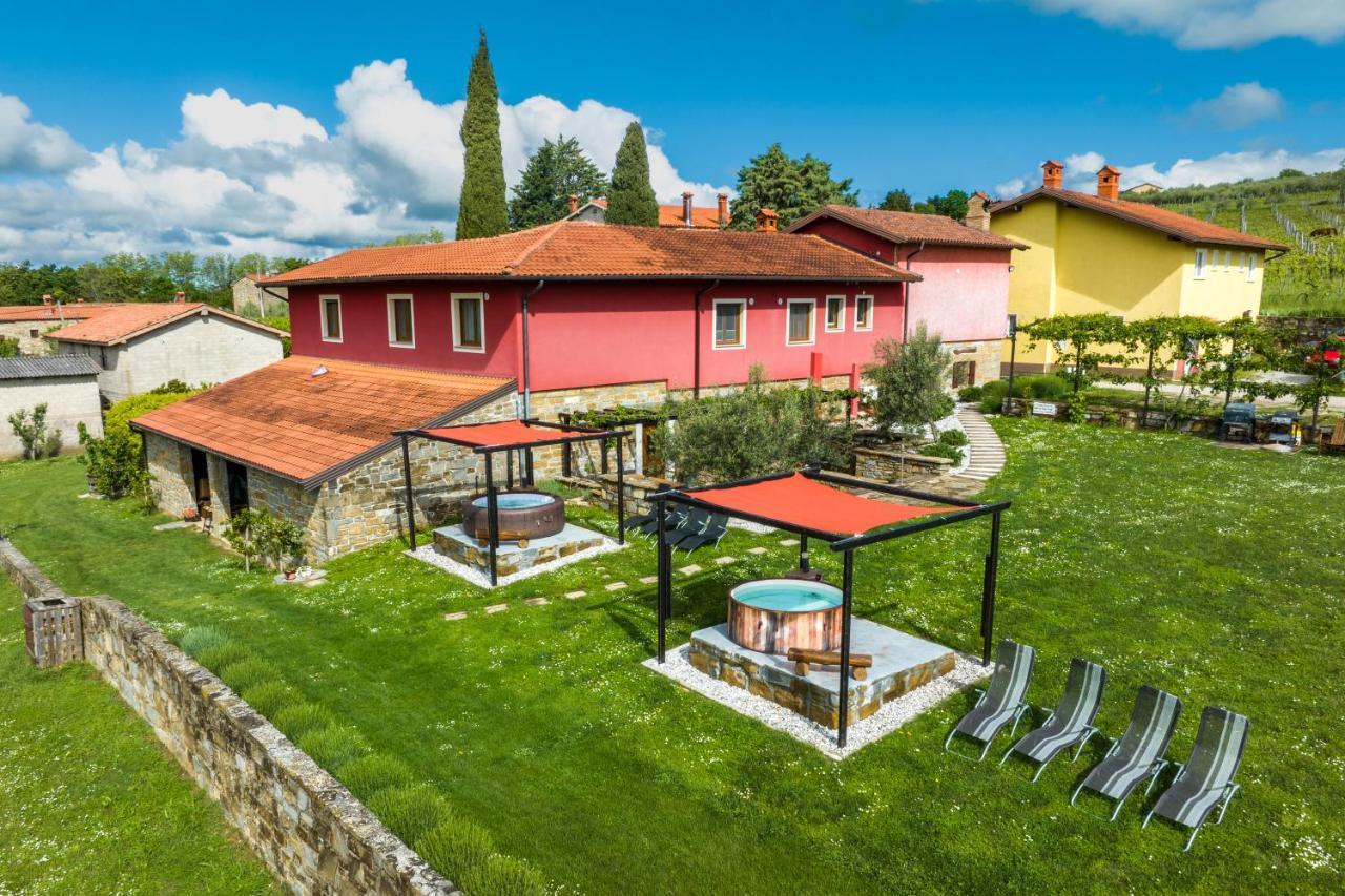 Touristfarm - Apartments "Red Fairytale" Marezige Buitenkant foto