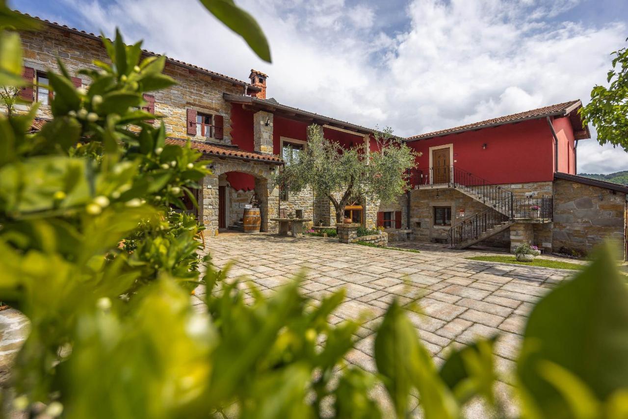 Touristfarm - Apartments "Red Fairytale" Marezige Buitenkant foto
