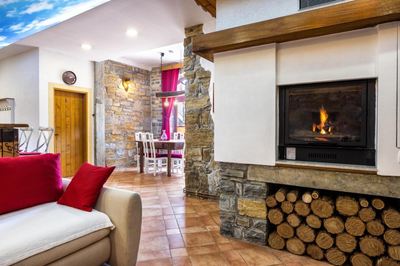Touristfarm - Apartments "Red Fairytale" Marezige Buitenkant foto