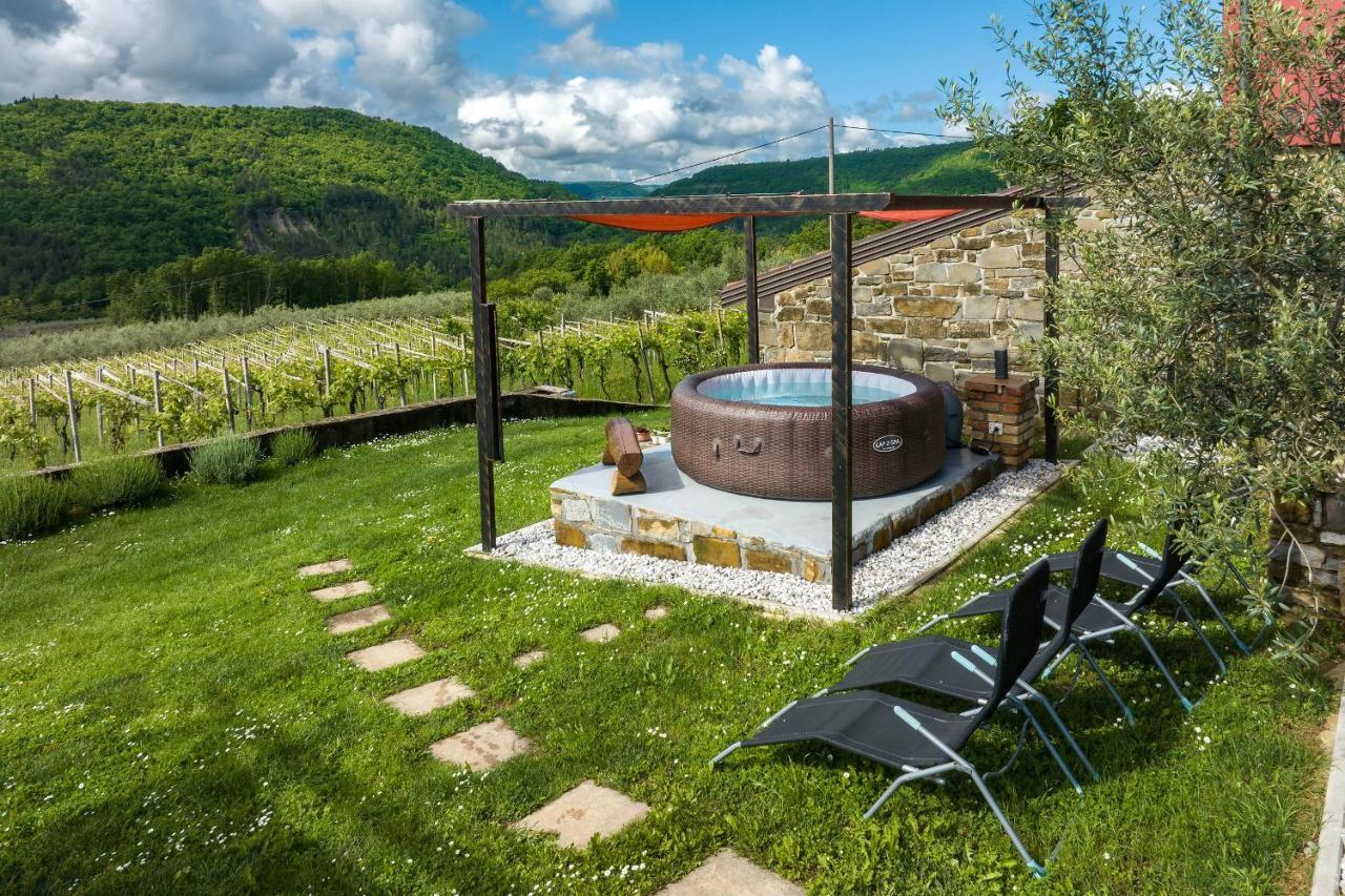 Touristfarm - Apartments "Red Fairytale" Marezige Buitenkant foto