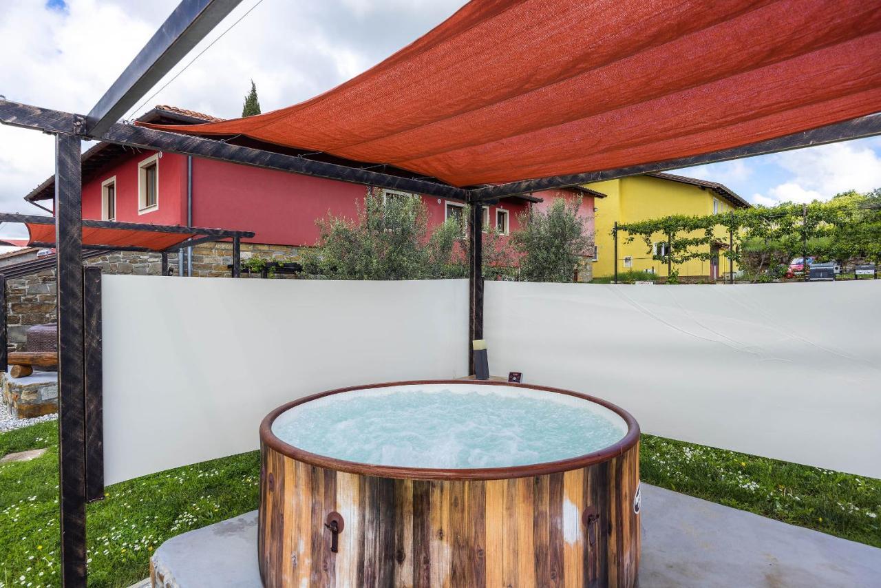 Touristfarm - Apartments "Red Fairytale" Marezige Buitenkant foto