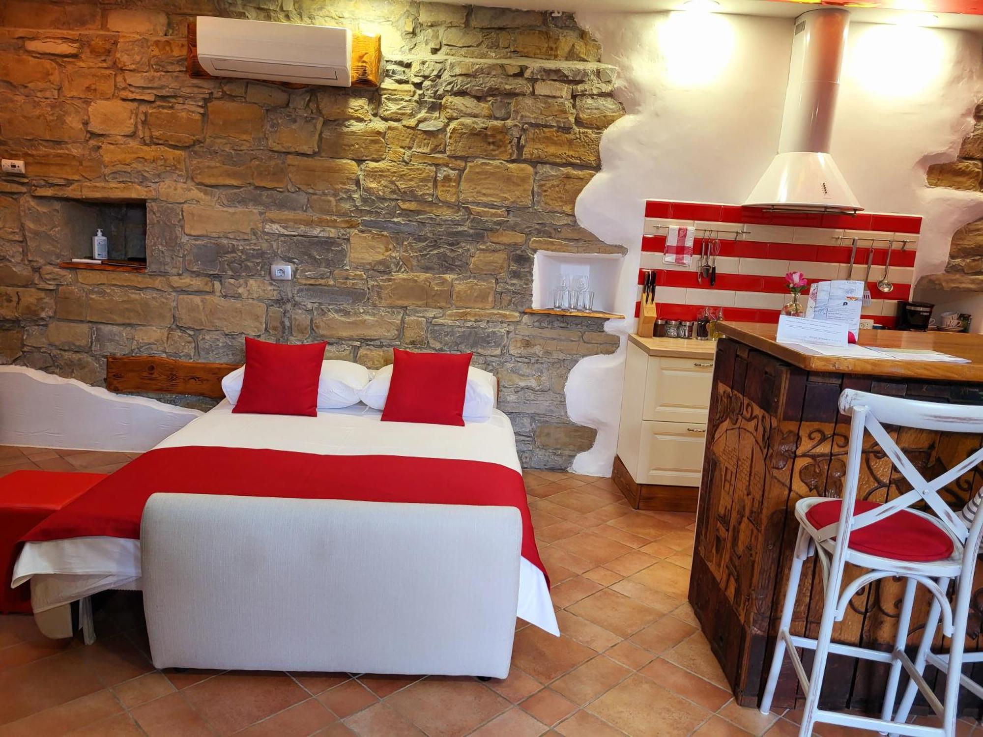 Touristfarm - Apartments "Red Fairytale" Marezige Buitenkant foto