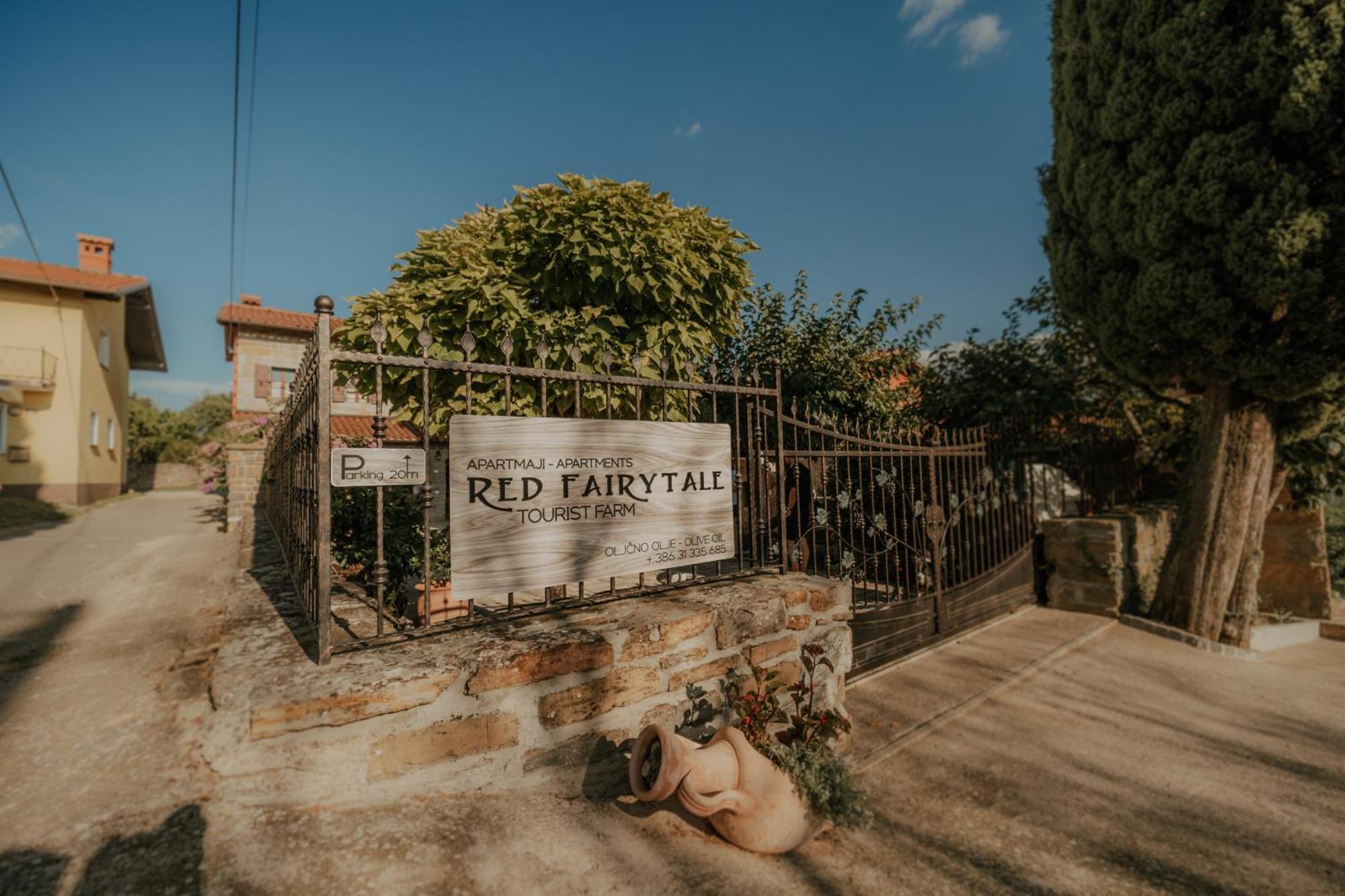 Touristfarm - Apartments "Red Fairytale" Marezige Buitenkant foto